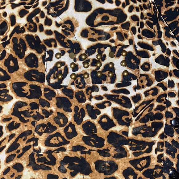 Cheetah print chiffon long sleeve blouse. Button details on sleeve - Picture 2 of 3